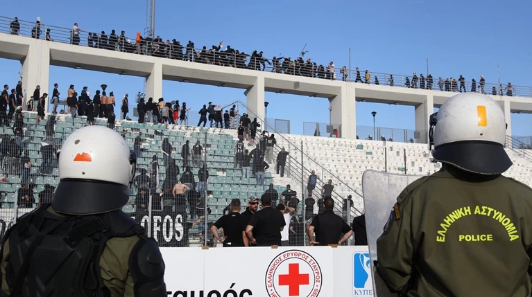 Βόλος: Δεκάδες οι τραυματίες οπαδοί ακόμη και με μαχαιριές