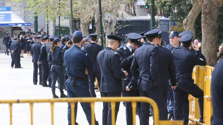 Περικοπή 40 εκατ. σε ειδικά μισθολόγια & ένστολους το 2018