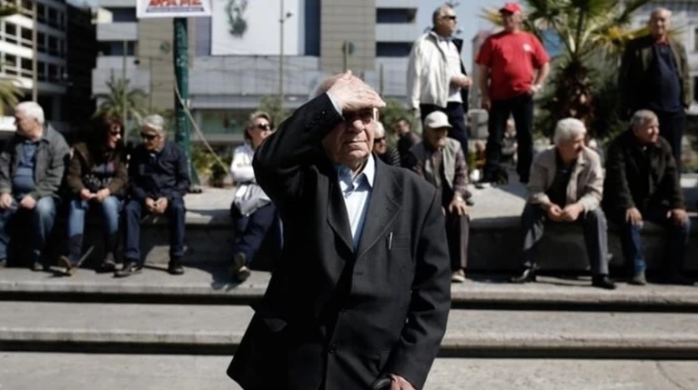 Η "μεγάλη σφαγή": 2,5 δισ. σε μια 3ετία θα χάσουν οι συνταξιούχοι