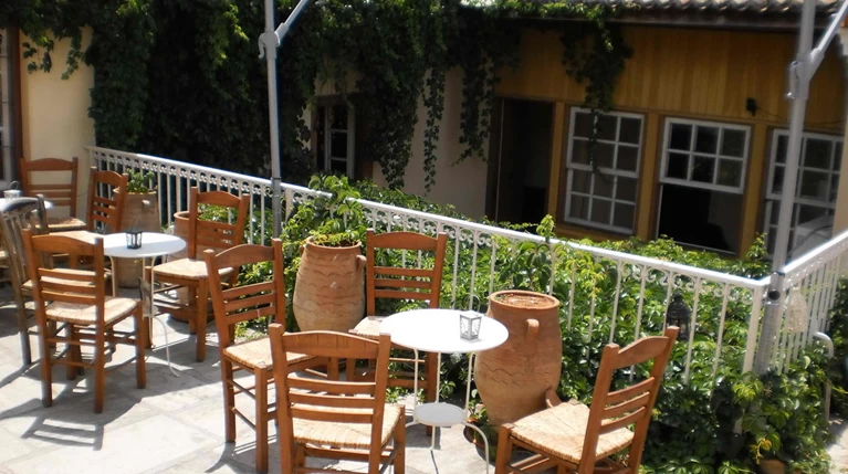 Οι 27 καταπληκτικές αυλές της Πλάκας ανοιχτές στο κοινό