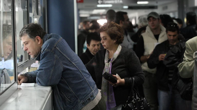 Άρχισε ο... κατήφορος στα έσοδα του ΕΦΚΑ: Τι λένε τα στοιχεία