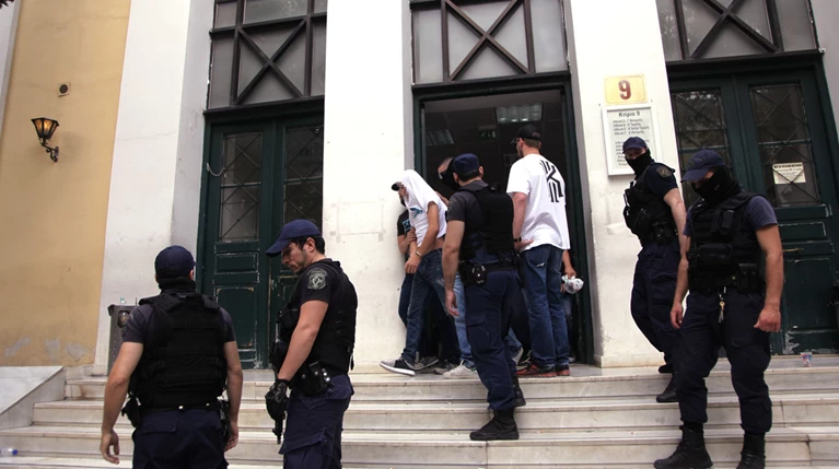 Προφυλακίζονται τα 14 από τα 15 μέλη της σπείρας των χρηματοκιβωτίων