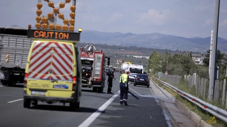 Παραλίγο δυστύχημα στην Εγνατία με λεωφορείο με πρόσφυγες