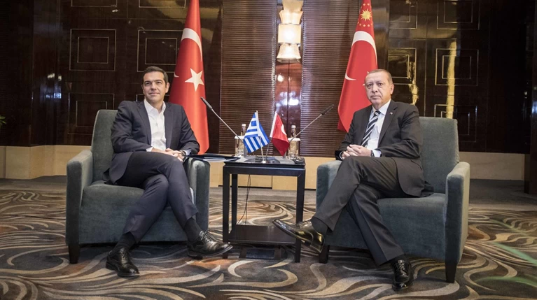 Συνάντηση Τσίπρα - Ερντογάν στο Πεκίνο, παρόντες Κοτζιάς και Τσαβούσογλου