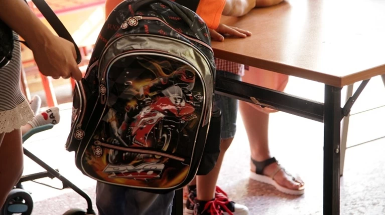 Σοκ στον Πύργο: Άνδρας αυνανιζόταν μπροστά σε παιδιά έξω από σχολείο