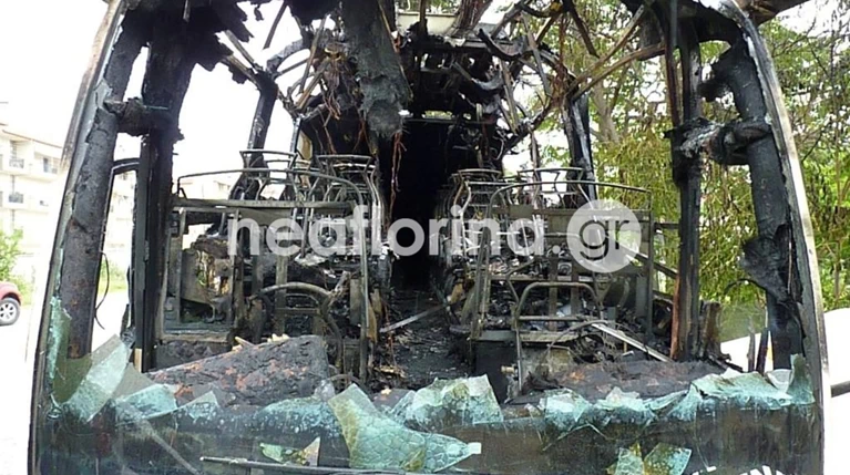 Στις φλόγες λεωφορείο του ΚΤΕΛ Φλώρινας - Δείτε φωτογραφίες