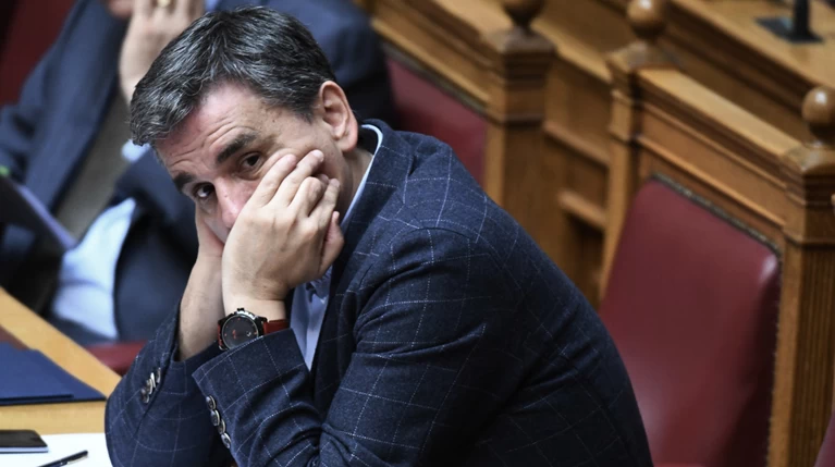 Η «μοναξιά» του Τσακαλώτου στο σφυροκόπημα για τα μέτρα