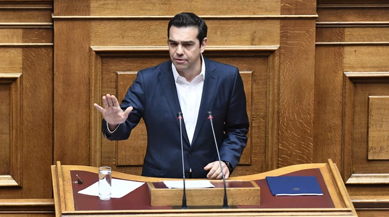 Υποσχέσεις για...γραβάτες και χρέος για να ψηφιστούν τα μέτρα