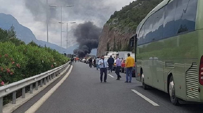 Καραμπόλα στην εθνική Κορίνθου-Τρίπολης-Καλαμάτας (ΦΩΤΟ)