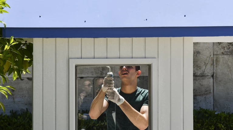 Εργασίες επισκευής στο φυλάκιο στον Αγνωστο Στρατιώτη