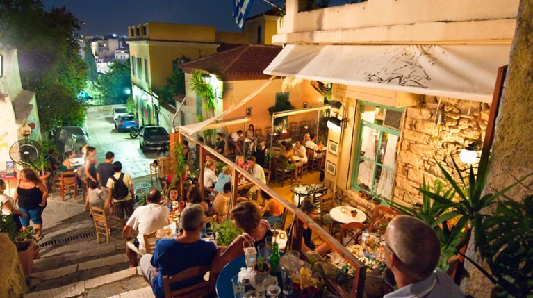 Χωρίς κόστος η άδεια σε καταστήματα υγειονομικού ενδιαφέροντος