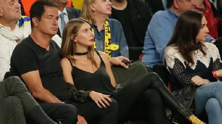 Στο Final Four ο Τούρκος παραγωγός του Survivor και η κούκλα σύντροφός του