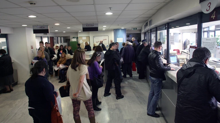 Δυσβάστακτοι φόροι σε ανέργους, φοιτητές, νοικοκυρές αν εισπράττουν ενοίκια