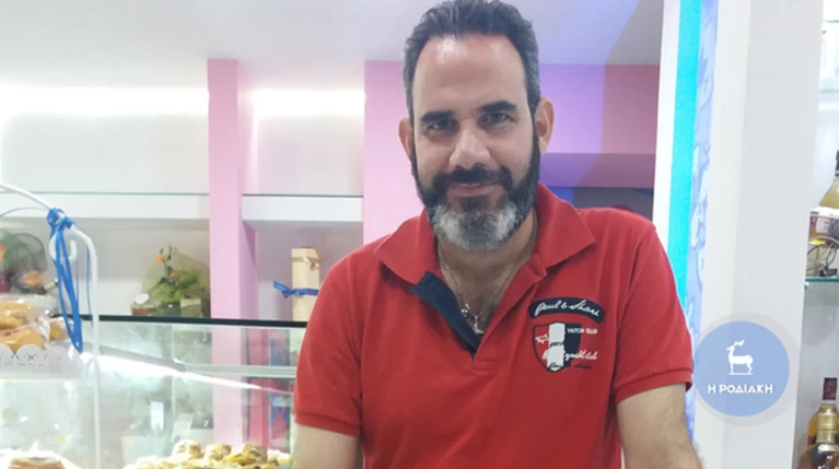 O ζαχαροπλάστης που χαρίζει γλυκά σε όλη τη Ρόδο