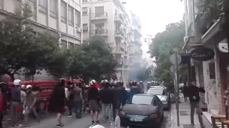 Επεισόδια και ξύλο με τα ΜΑΤ έξω από το κτίριο του Χημείου