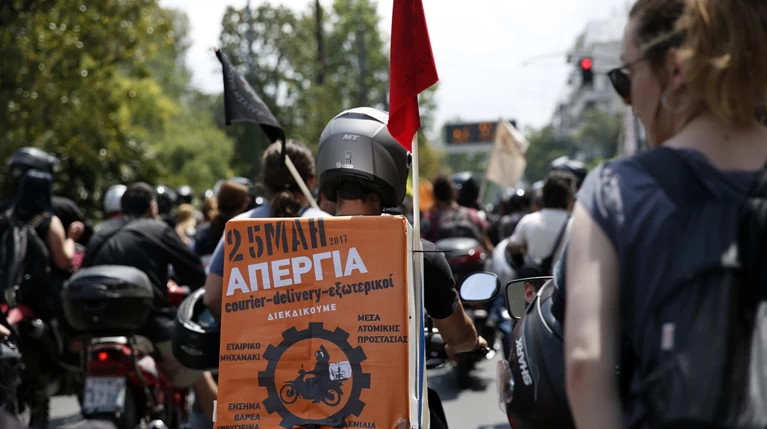 Μοτοπορεία από τους διανομείς - "Πλημμύρισαν" την Αθήνα