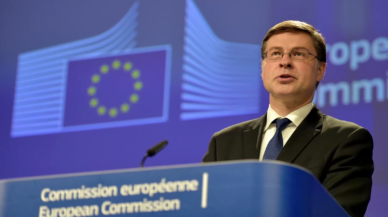 Ντομπρόβσκις: Να ευθυγραμμιστούμε με το εφικτό για το χρέος