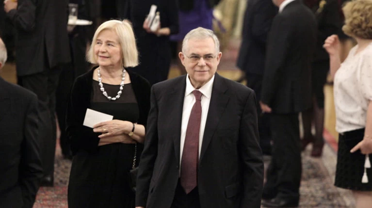 Σύζυγος Παπαδήμου: Μέσα σε θήκη CD η εκρηκτική ύλη - Τι αποκάλυψε