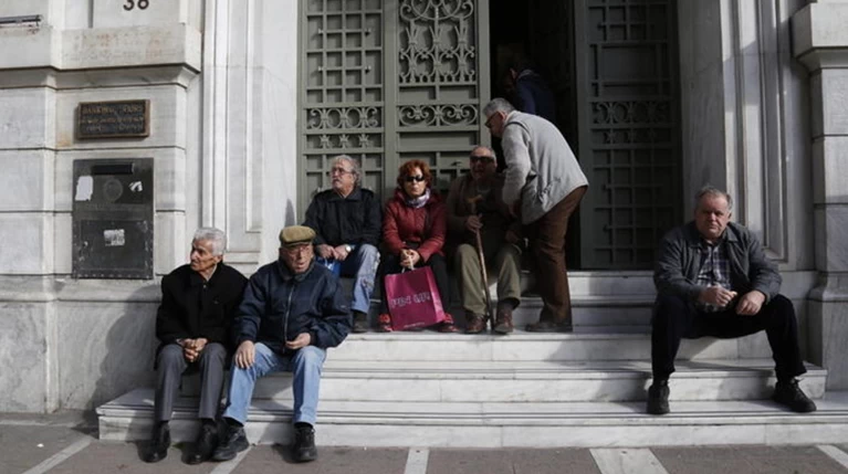 Άλλο ένα ελληνικό παράδοξο: Πανάκριβες οι...χαμηλές συντάξεις