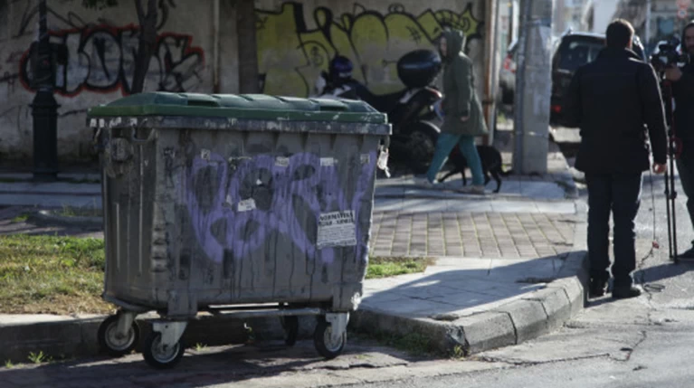 Πέταξαν στα σκουπίδια ,21 μήτρες μέσα σε γιάλες με φορμόλη