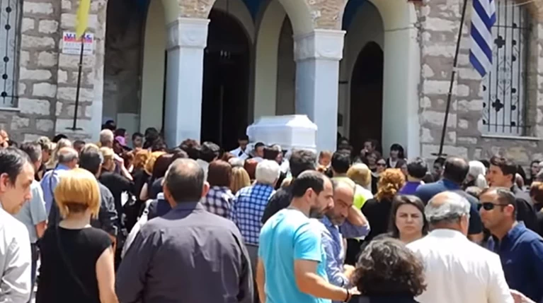 Σπαραγμός στο τελευταίο αντίο στον μικρό Μάριο