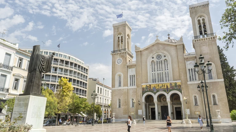 Πουλούσε ναρκωτικά στον περίβολο της Μητρόπολης Αθηνών