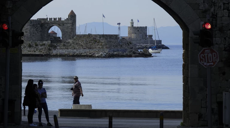 Καιρός: Αίθριος με την θερμοκρασία έως τους 28 βαθμούς