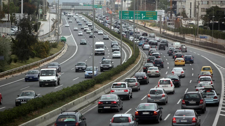 Ιστορίες τρέλας με τα "ραβασάκια" για τα ανασφάλιστα ΙΧ