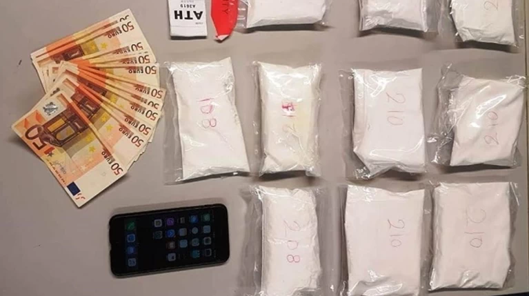 Συνελήφθη "μικρή Ολλανδέζα" με δύο κιλά κόκας στο αεροδρόμιο