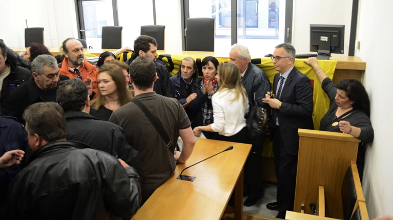Ξεκινούν πλειστηριασμοί-Σταματούν την αποχή οι συμβολαιογράφοι