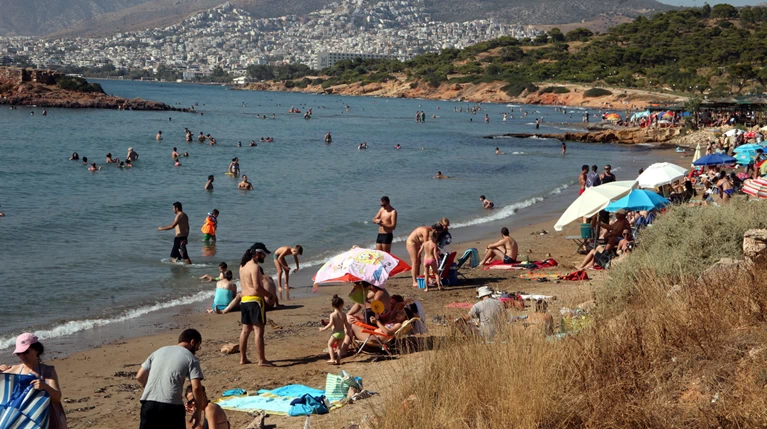 «Επέστρεψε» ο 19χρονος που έκλεβε λουόμενους στη Βουλιαγμένη