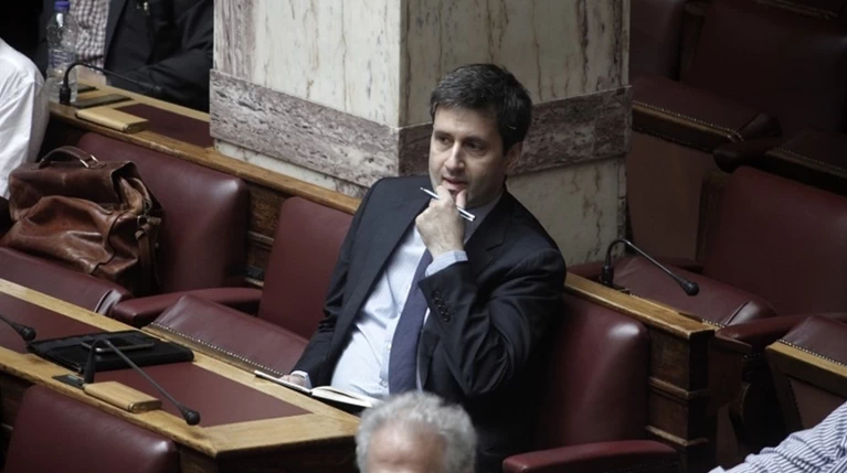Πώς ο Χουλιαράκης "άδειασε" τον Τσίπρα - Η διόρθωση Τσακαλώτου