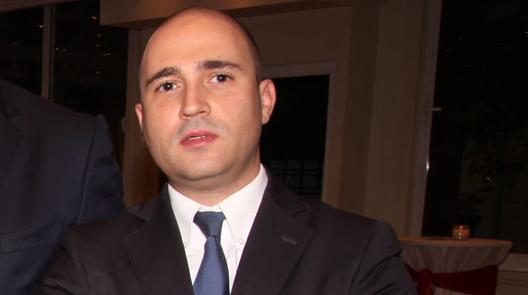 Θύελλα έσπειρε ο Μπογδάνος, ζητά συγγνώμη ο Σκάι - Η αντίδραση του Μαξίμου