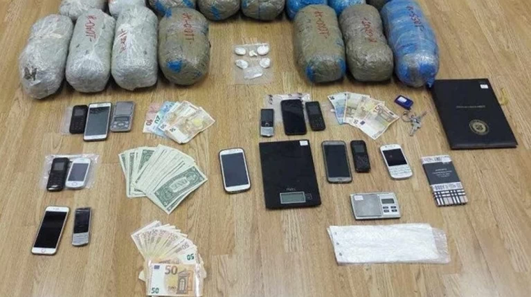 Θα "έριχναν" στη Λέσβο κάνναβη και κοκαϊνη