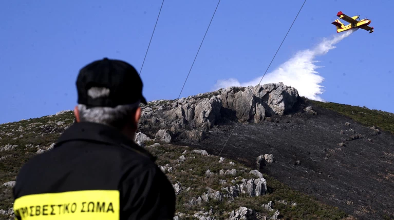 Φωτιά Κρυονέρι: Πτήσεις επιτήρησης στην ευρύτερη περιοχή