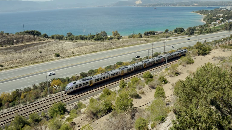 Νεκρή ανασύρθηκε 53χρονη από τις γραμμές του προαστιακού