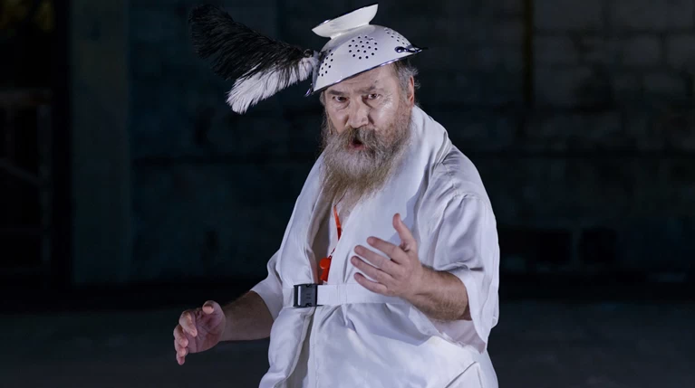 Ο Τζίμης Πανούσης έτοιμος για Επίδαυρο, οι πρώτες φωτογραφίες
