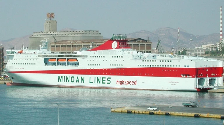 Πόρτα καμπίνας πλοίου έκοψε δάχτυλο τρίχρονου παιδιού
