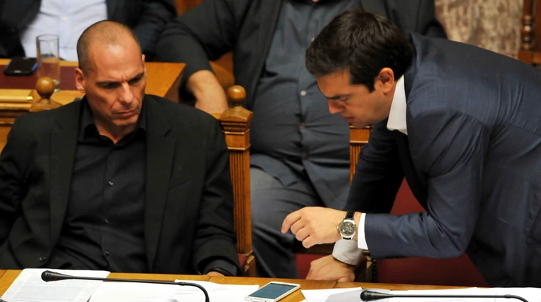Πολιτική "θύελλα" από τις αποκαλύψεις Βαρουφάκη για το 2015