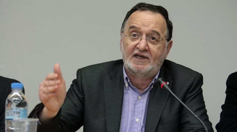 Λαφαζάνης: Ο Τσίπρας είναι ανιστόρητος και πολιτικά ανίδεος