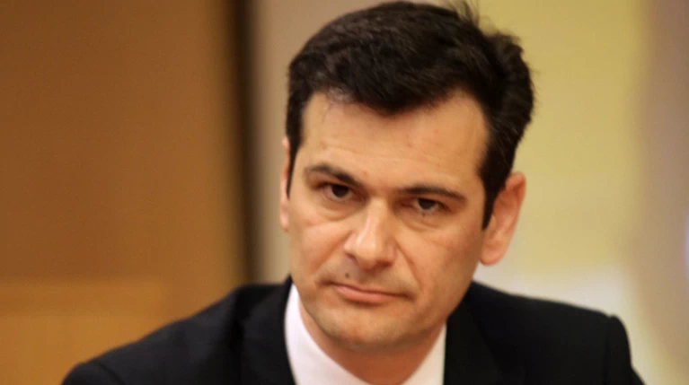 Απίστευτο τροχαίο με μηχανή για τον δήμαρχο της Χίου Μ. Βουρνούς
