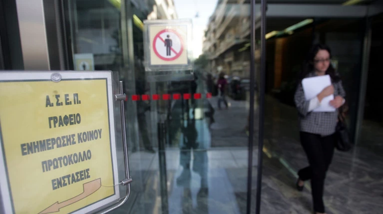 Απίστευτο: 8.275 αιτήσεις για 63 θέσεις στο υπουργείο Ναυτιλίας