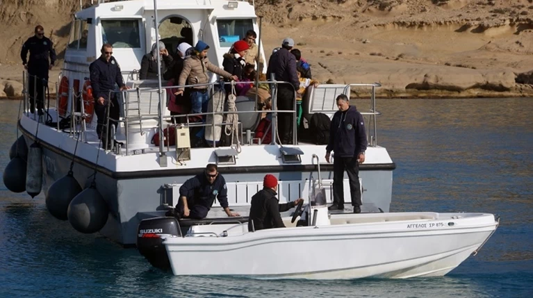 Το Λιμενικό διέσωσε 128 πρόσφυγες σε Οινούσσες και Χίο