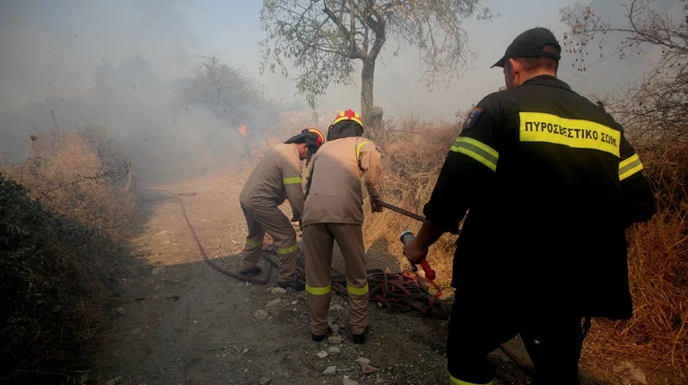 Ζάκυνθος: Νέα πυρκαγιά στις Μαριές, αγώνας να μην κινδυνεύσει το χωριό