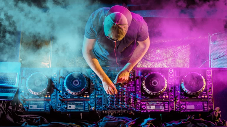 Αυτός είναι ο πιο ακριβοπληρωμένος dj στον κόσμο
