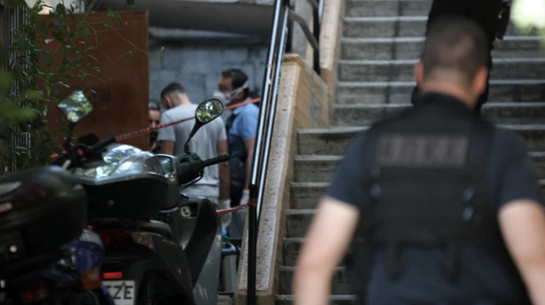 Νεκρός και δεμένος βρέθηκε ηλικιωμένος στα Εξάρχεια ΦΩΤΟ