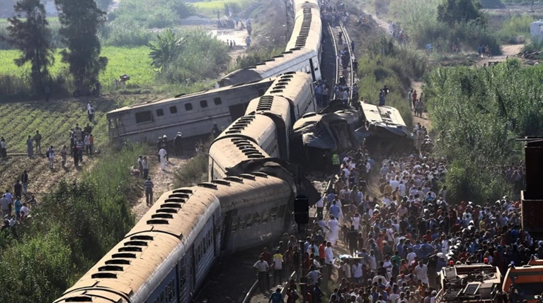 Σύγκρουση τρένων στην Αλεξάνδρεια, τουλάχιστον 36 νεκροί και 123 τραυματίες