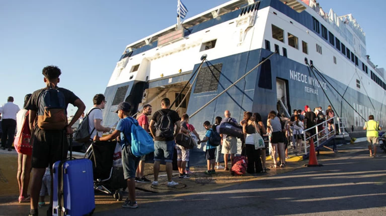 Φεύγουν και οι τελευταίοι του Αυγούστου - Επί ποδός η Τροχαία
