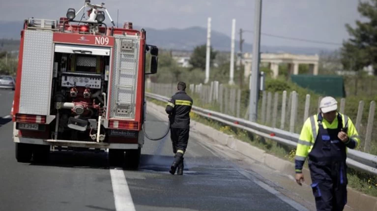 Πυρκαγιά σε λεωφορείο στην Bαρυμπόμπη -φωτό από το σημείο