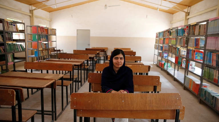 Η Μαλάλα Γιουσαφζάι μόλις αποφοίτησε από το Λύκειο... με άριστα
